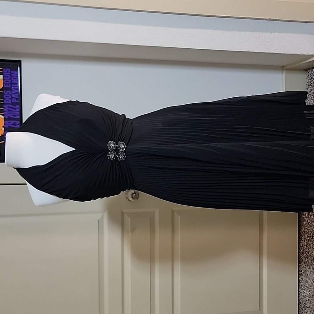 Betsy & Adam by Linda Bernell halter black pleated dress